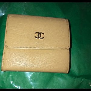 Small CHANEL wallet 100% authentic